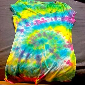 Women’s medium tie dye v-neck Tshirt